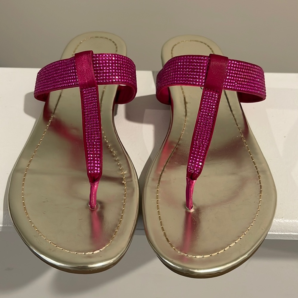 Bandolino Pink Sparkly Ringness Thong Sandals